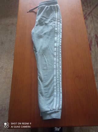 Pantalón de chándal.