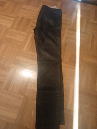 Pantalón elegante negro imitación cuero