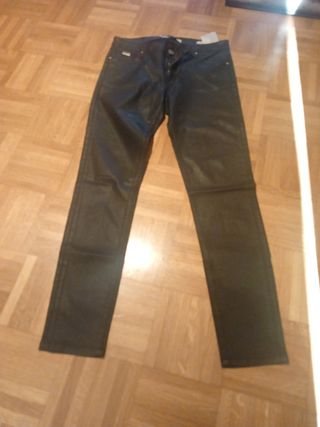 Pantalón elegante negro imitación cuero