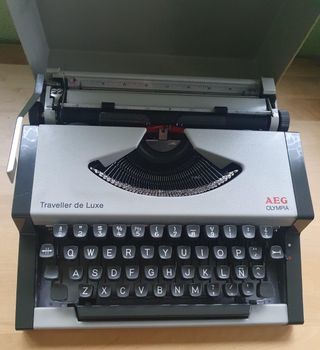 Máquina de escribir. Olympia.