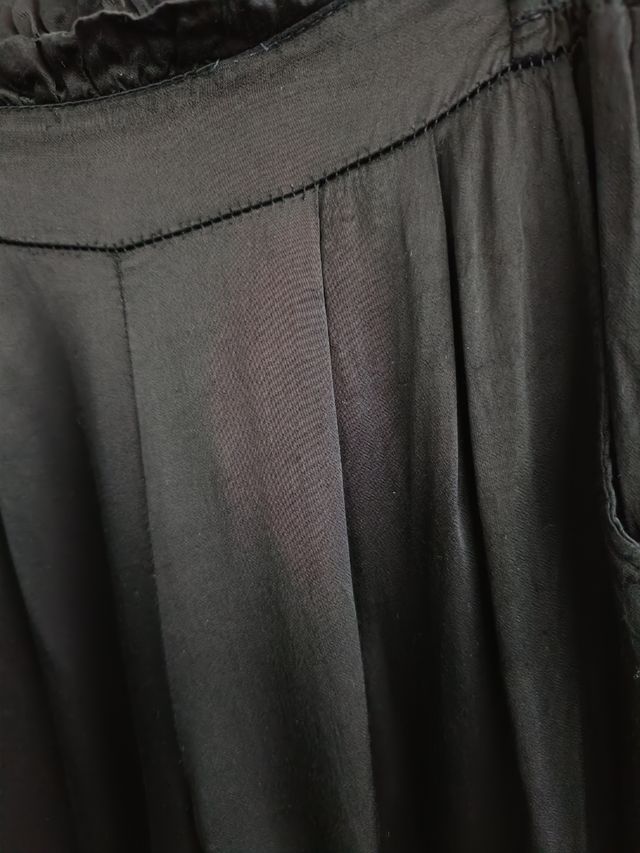 Le vélo. Pantalones negros fluídos