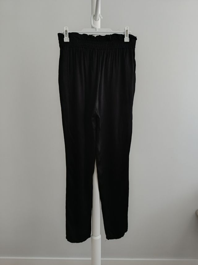 Le vélo. Pantalones negros fluídos