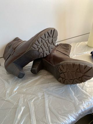 Botines en cuero marrón, como nuevos 8 euros ..
