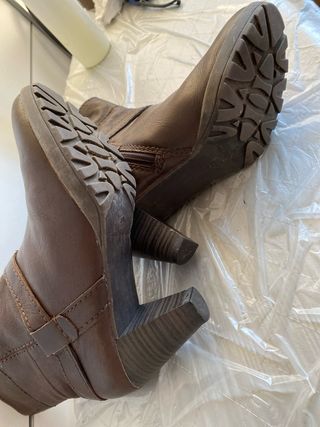 Botines en cuero marrón, como nuevos 8 euros ..