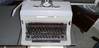 Maquina de escribir Olivetti 88 vintage