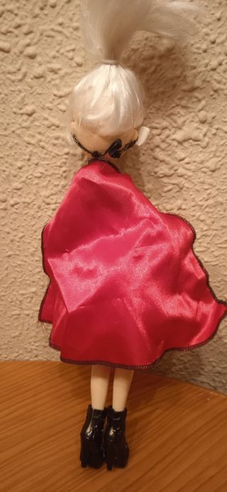 Bratz muñeca Monster bruja