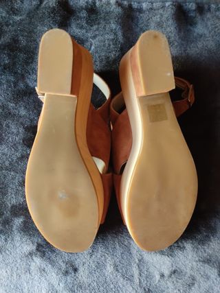 Sandalias marrones