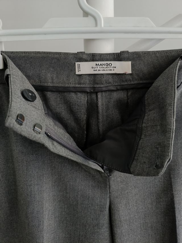 Mango. Pantalón traje