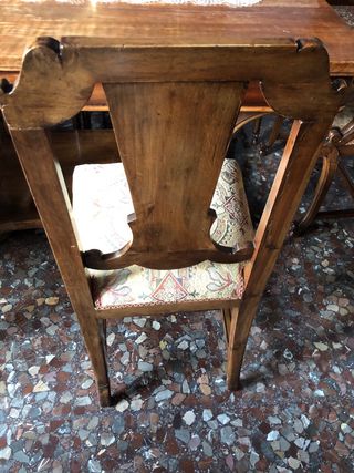 Seis sillas de nogal