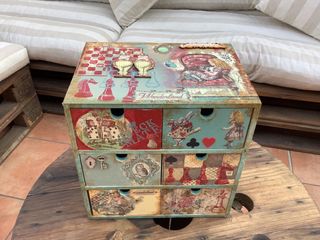 Cajonera decorada a mano personalizada ALICIA