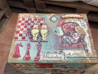 Cajonera decorada a mano personalizada ALICIA