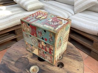 Cajonera decorada a mano personalizada ALICIA