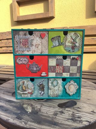 Cajonera decorada a mano personalizada ALICIA 2