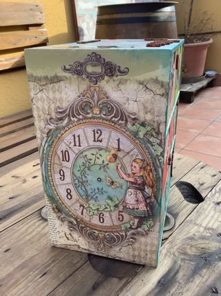 Cajonera decorada a mano personalizada ALICIA 2