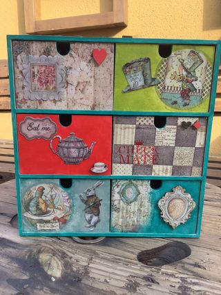 Cajonera decorada a mano personalizada ALICIA 2