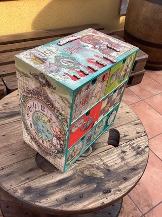 Cajonera decorada a mano personalizada ALICIA 2