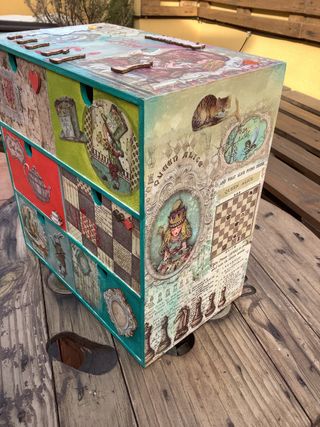 Cajonera decorada a mano personalizada ALICIA 2