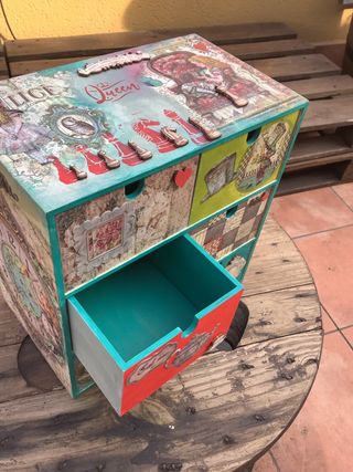 Cajonera decorada a mano personalizada ALICIA 2