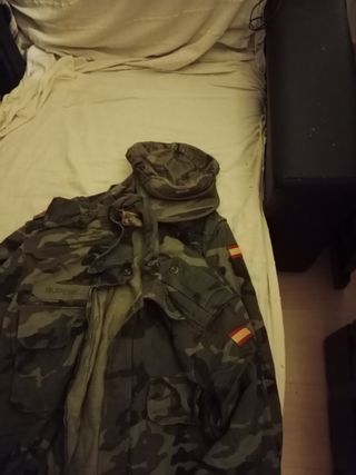 Traje militar