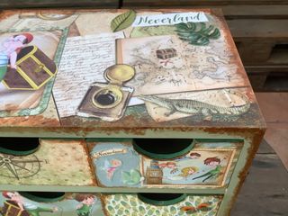 Cajonera decorada a mano personalizada PETER PAN 2