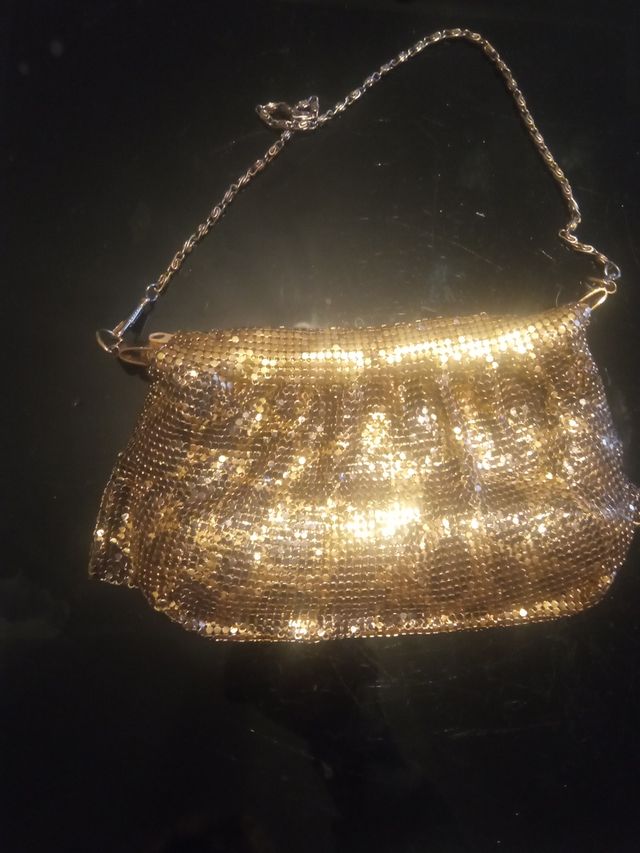 Bolso malla metálica dorado
