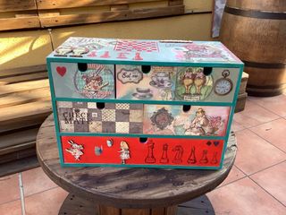 Cajonera decorada a mano personalizada ALICIA 3