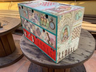 Cajonera decorada a mano personalizada ALICIA 3