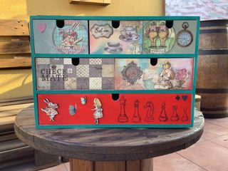 Cajonera decorada a mano personalizada ALICIA 3