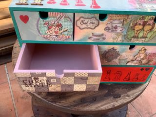 Cajonera decorada a mano personalizada ALICIA 3