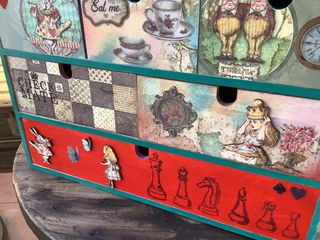 Cajonera decorada a mano personalizada ALICIA 3