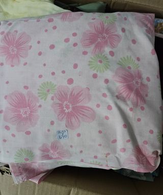 Tela de sabana rosa con flores