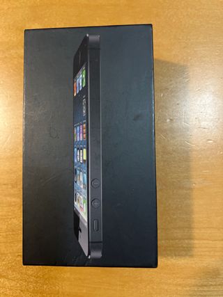 iPhone 5 16 Gb negro con 2 fundas