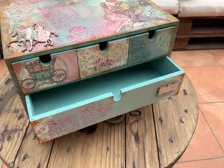 Cajonera decorada a mano LA BELLA DURMIENTE