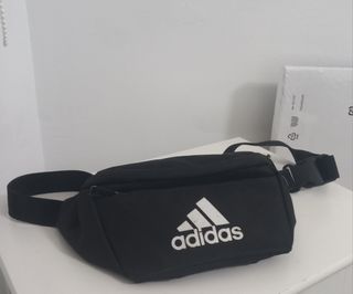 Riñonera adidas negra