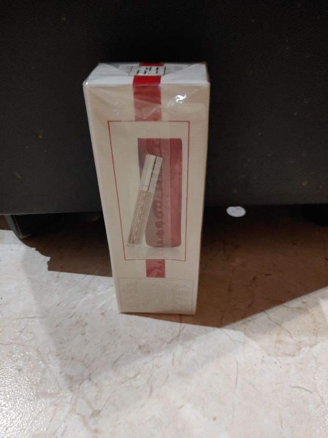 Carolina Herrera gloss