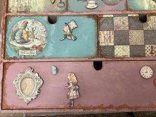 Cajonera decorada a mano personalizada ALICIA 4