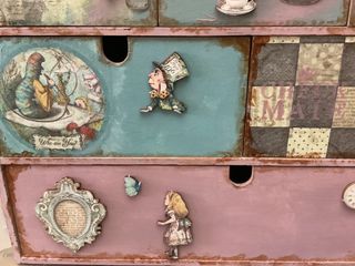 Cajonera decorada a mano personalizada ALICIA 4