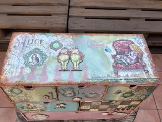 Cajonera decorada a mano personalizada ALICIA 4