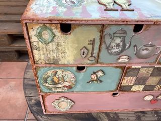 Cajonera decorada a mano personalizada ALICIA 4