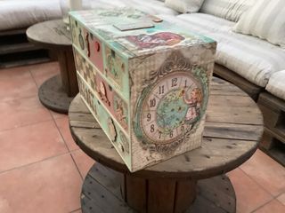 Cajonera decorada a mano personalizada Alicia 5