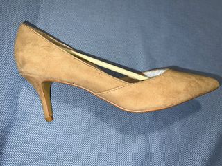 Zapatos de tacón color camel Cortefiel
