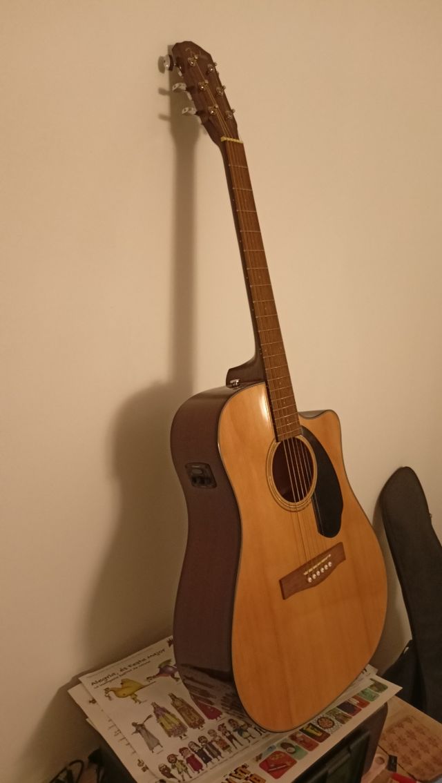 Guitarra electro acústica