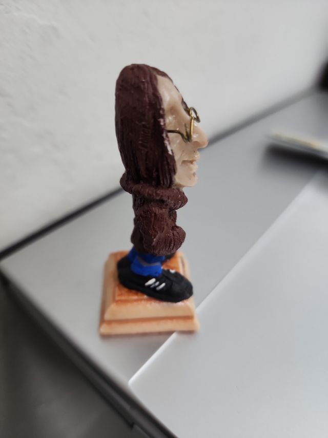 JOHN LENNON MINIATURA RESINA SOLIDA NUEV