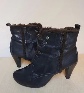 Botines negros de piel Hispanitas