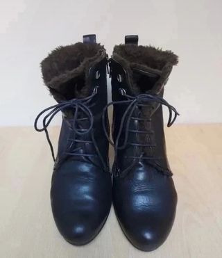 Botines negros de piel Hispanitas