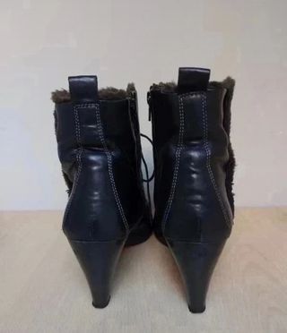 Botines negros de piel Hispanitas