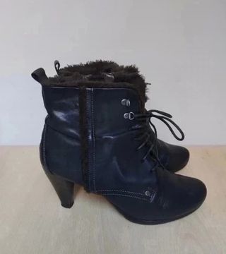 Botines negros de piel Hispanitas