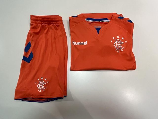 EQUIPACIÓN INFANTIL FÚTBOL NARANJA “RANGERS F.C.”