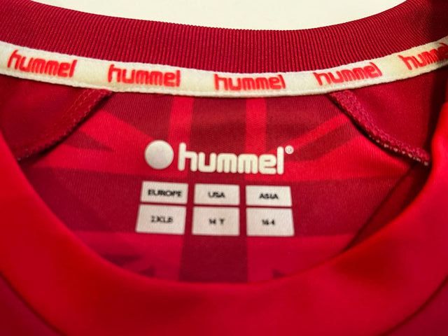 EQUIPACIÓN INFANTIL FÚTBOL ROJO DE “RANGERS F.C.”