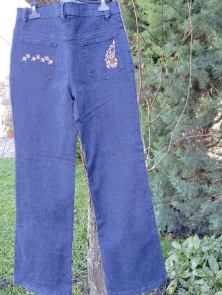 pantalon vaquero bordado. nuevo. talla 44